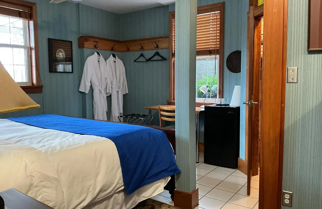 Blackbird Glen Bed And Breakfast, Glenmore, Kelowna, Bc-1